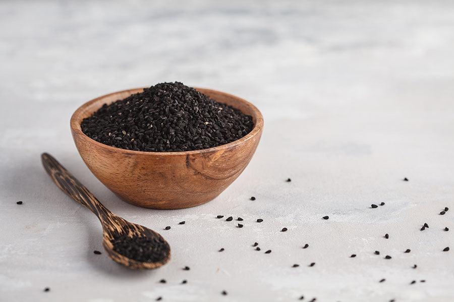 Black Seed Oil For Hair: Know Benefits And Ways To Use The Magical Kalonji  Oil